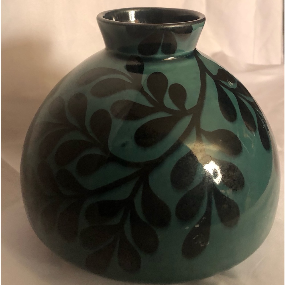 Very cute Decorative vase, Teal and charcoal in color 6” in height